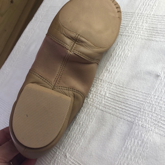 right foot* dance shoe w/ low heel size 10M nude - Picture 7 of 9